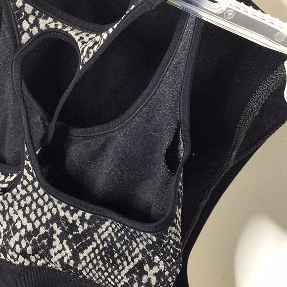 Spiritual Gangster Snakeskin Print Sports Bra size XS/S.  Black/gray - Picture 3 of 6
